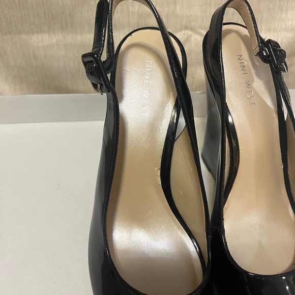 Nine West - NEW- Platform Black Patent  Peep Toe Adjustable strap Size 7.5 - Picture 2 of 10